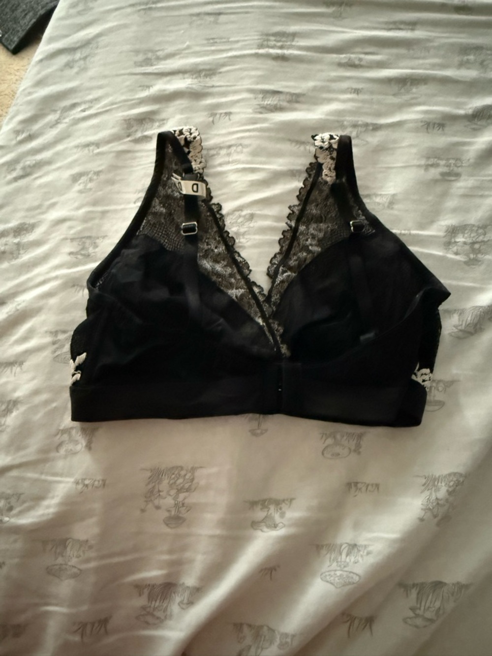 Intimissimi Pretty Flowers Tulle and Lace bralette and thong bottom - Picture 3 of 8